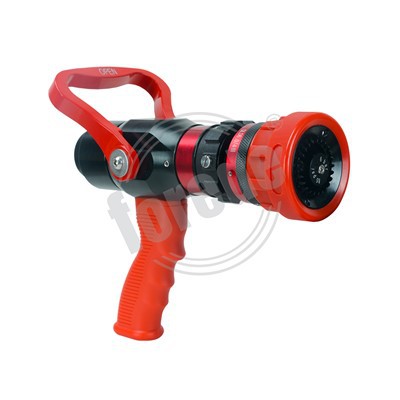 Feuerwehrschlauch und Düse